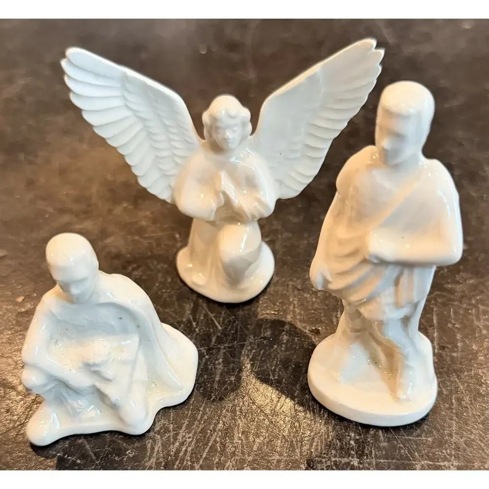 Vintage 14 Piece Ceramic Small Molded Christmas Nativity Set~Glazed White